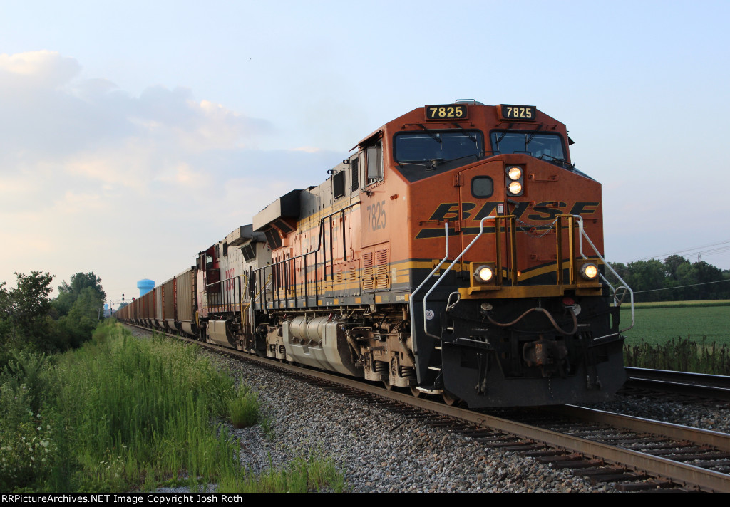 BNSF 7825 & BNSF 759